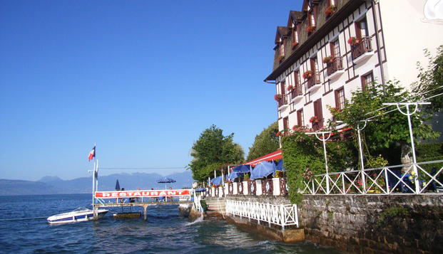 hotel Hôtel Les CygnesEvian les Bains (74)