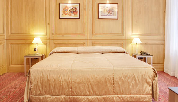hotel Hôtel de BourgtherouldeRouen (76)