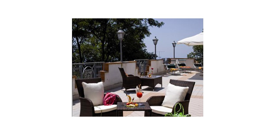 Andris Hotel - 