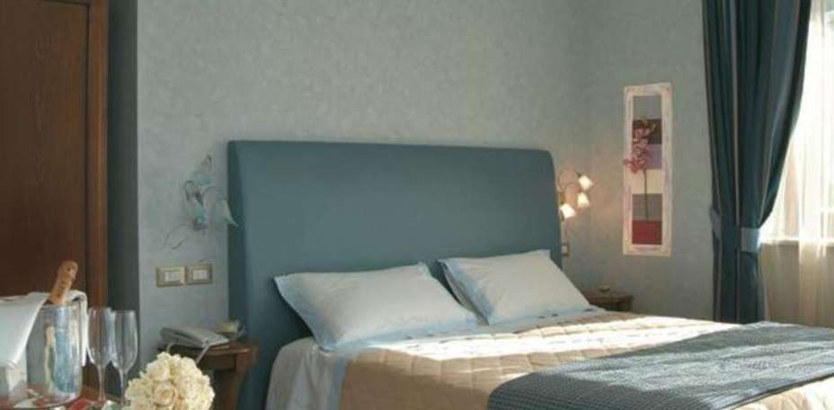 Andris Hotel - 