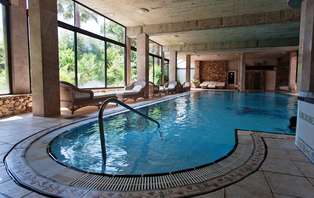 Escapada con cena y spa en Sant Feliu de Guixols