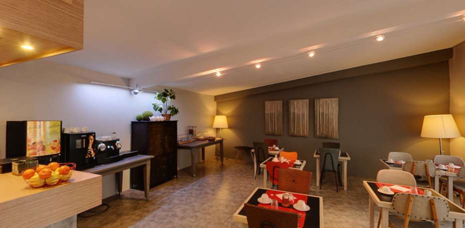 Hôtel Edmond Rostand - Salle de petit d&eacute;jeuner