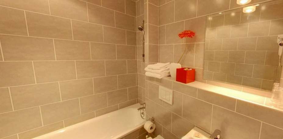 Hôtel Edmond Rostand - Salle de bain standard