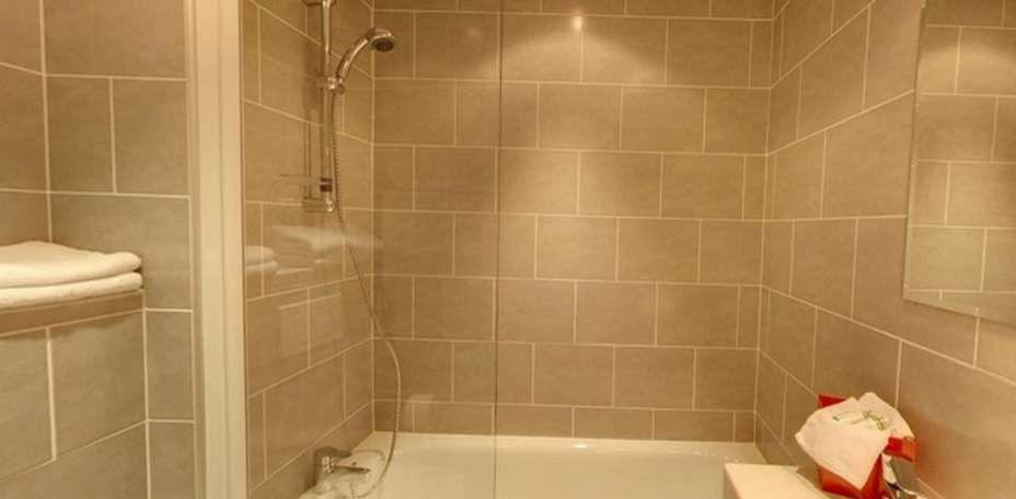 Hôtel Edmond Rostand - Salle de bain standard