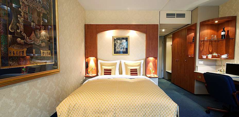 Carlton President Hotel - 