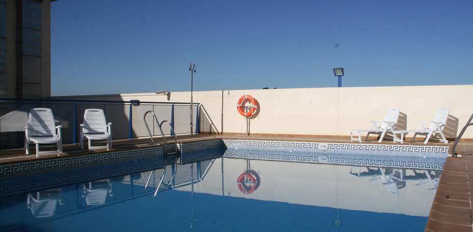 Apartamentos Turísticos Lux Sevilla Bormujos - Piscine ext&eacute;rieure