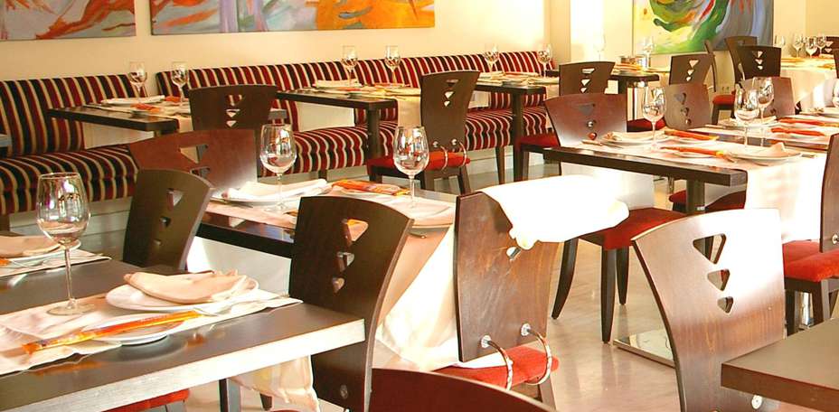Apartamentos Turísticos Lux Sevilla Bormujos - Restaurant