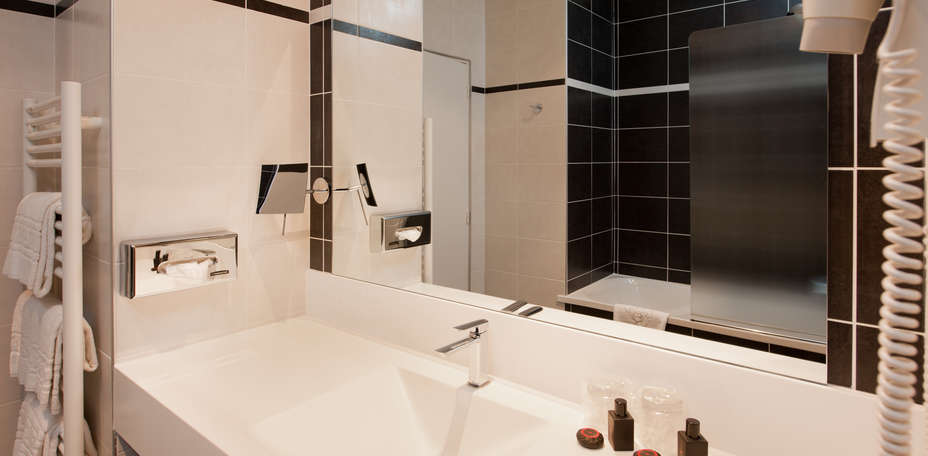 Hôtel le Saint Georges - Salle de bain standard