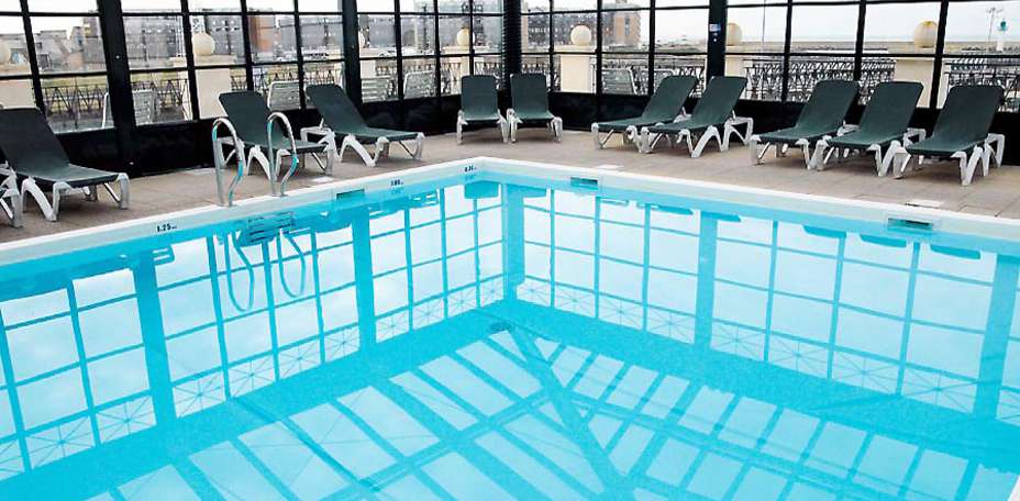 Hôtel du Soleil le Beach Hôtel - Piscine intérieure chauffée avec vue sur la mer