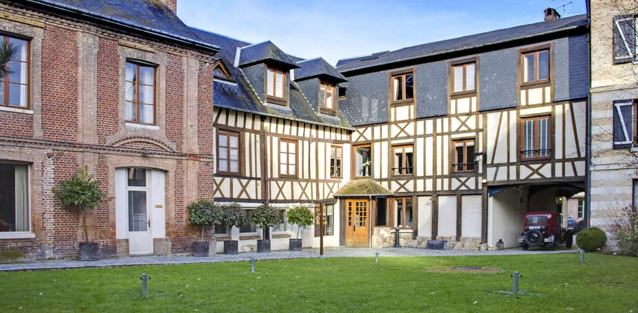 Hôtel La Licorne & Spa - Façade