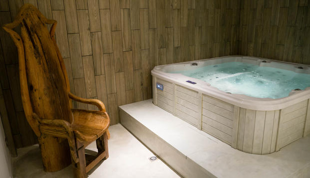 hotel UBUD Design Appart Hôtel and SpaSaintes Maries de la Mer (13)