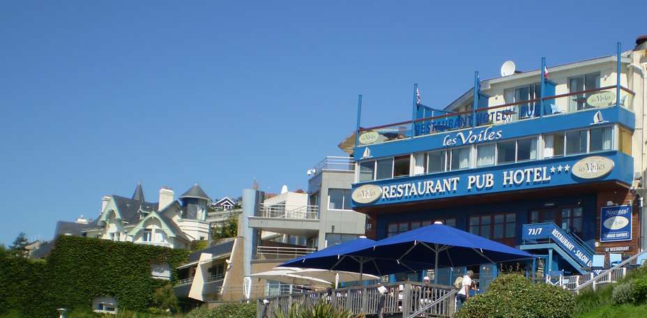 Hôtel Les Voiles sur le Front de Mer - Façade