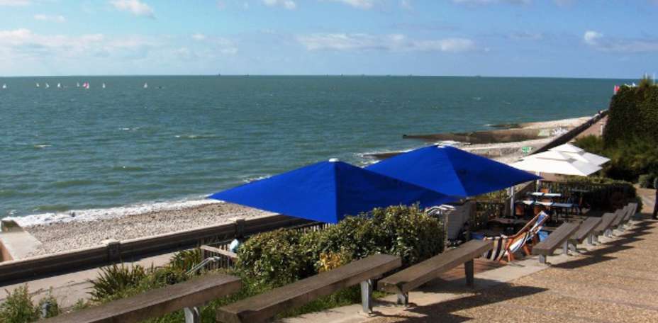 Hôtel Les Voiles sur le Front de Mer - 