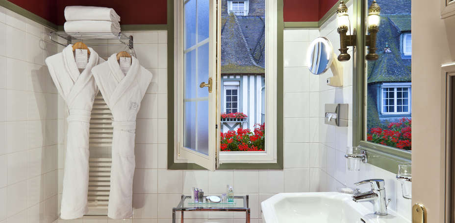 Hôtel Normandy Barrière - Salle de bain standard