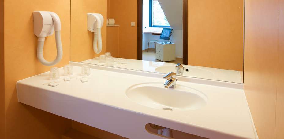 Time Hôtel - Salle de bain standard