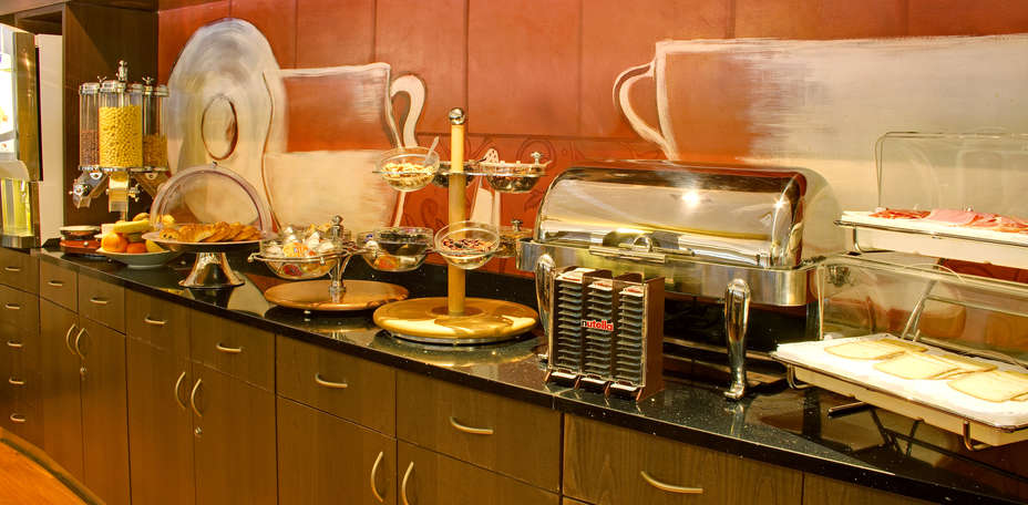 Hôtel ACTA Luchon  - Salle de petit déjeuner