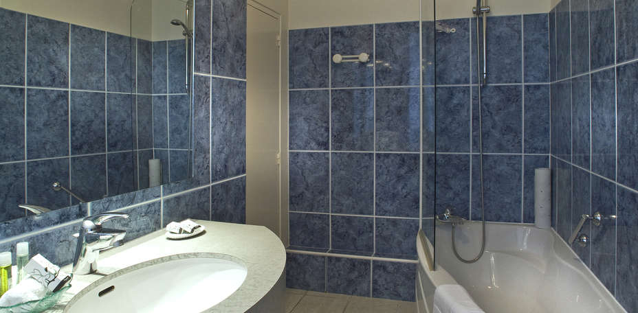 Hôtel La Tonnellerie  - Salle de bain standard