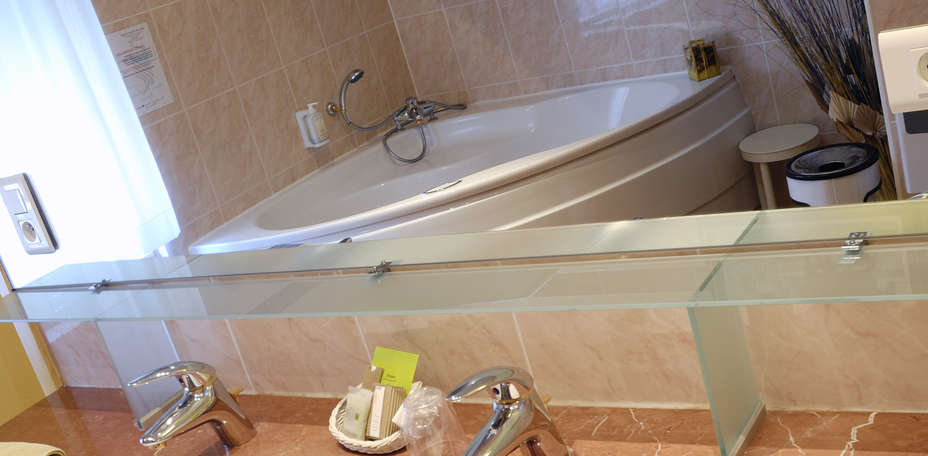 Hôtel Les Reflets Jaunes - Salle de bain suite