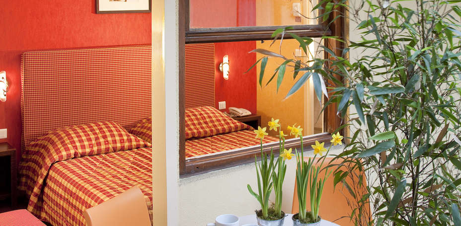 Hôtel Paris Eiffel Cambronne (old) - 