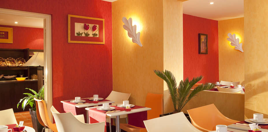 Hôtel Paris Eiffel Cambronne (old) - 