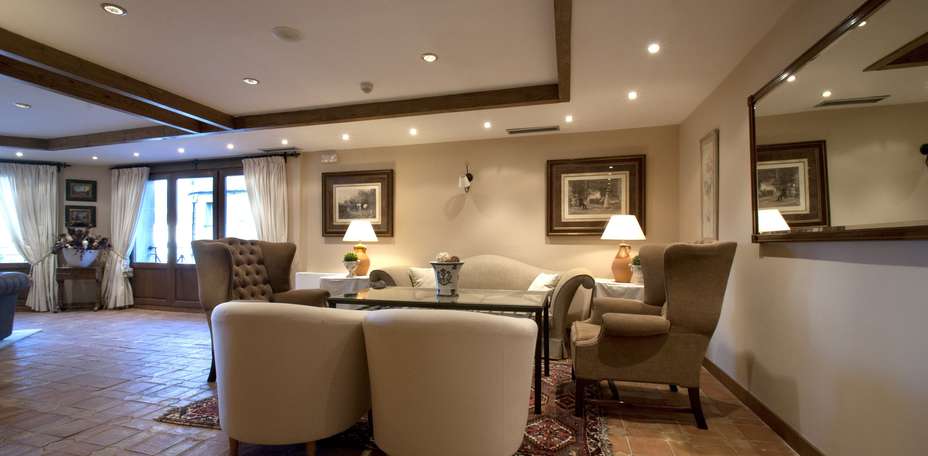 Hotel Ciudad de Cenicero - 