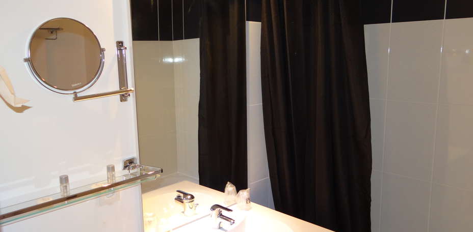 Comfort Suites Deauville - Salle de bain supérieure