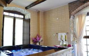 Escapada bienestar con cena y bañera de hidromasaje