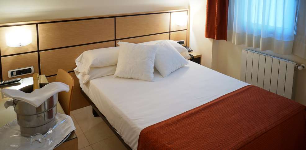 HOTEL DONA LOLA EN hotel dona lola en: