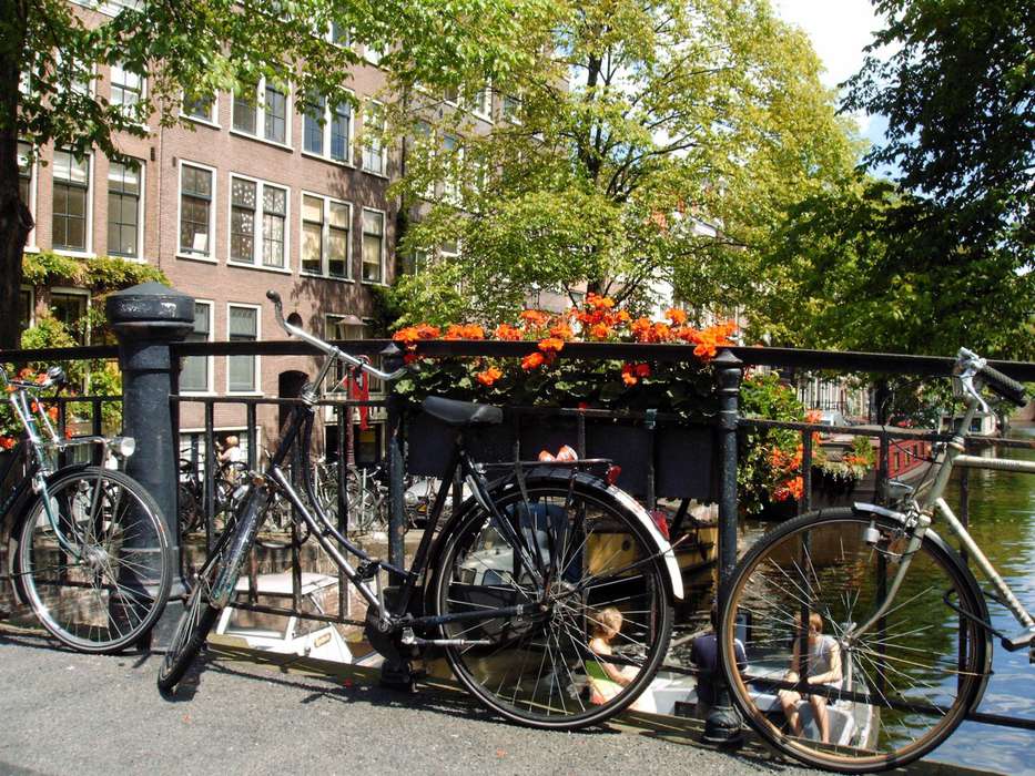 Week end de luxe amsterdam avec 1 bouteille de bulles à partir de 10€ Suite avec jacuzzi romantique chamonix