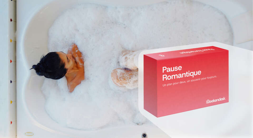 Coffret cadeau 'Week-end avec jacuzzi privé' de Weekendesk, pour une nuit dans un hôtel avec jacuzzi dans la chambre.