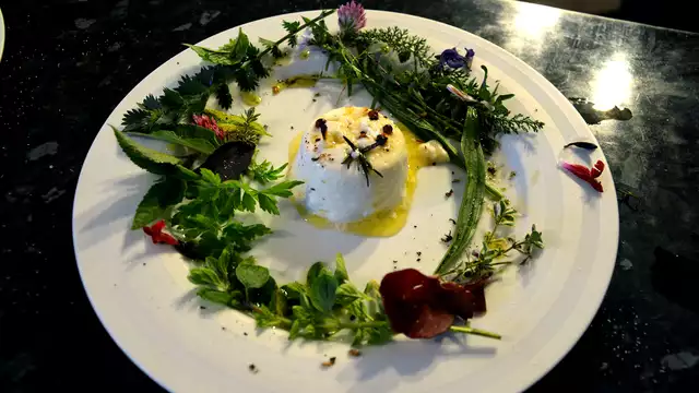 Offrez-vous une parenthèse de sérénité et de gastronomie dans un château du XVème siècle