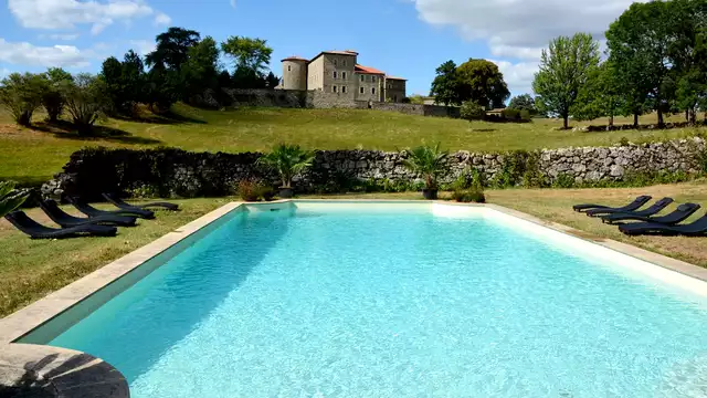 Séjournez dans un château de charme, avec dégustation de vins dans la Vallée du Rhône