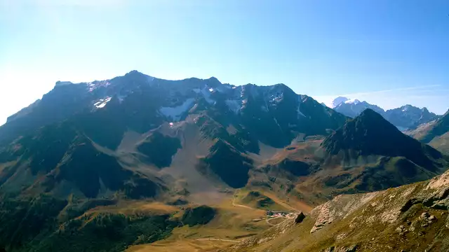 Les Alpes d'Azur qui vous accueille dans un cadre familial et reposant avec dîner buffet à volonté