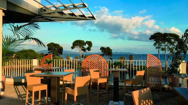 Vacaciones con actividades y cena en la Costa Azul