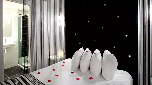 Instante Romántico en el Barrio Latino