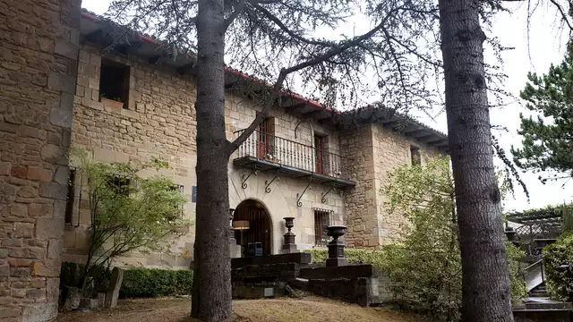 Vakantie in Pamplona met halfpension en een fles cava