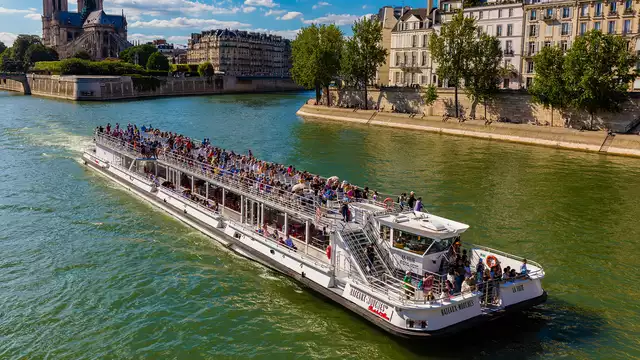 Escapade familiale dans la Capitale avec Croisière sur la Seine