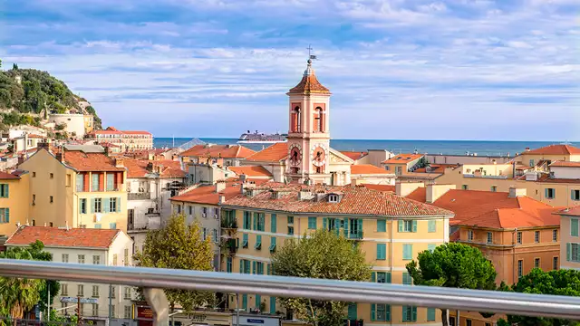 Estancia con cena de 3 platos con vistas al paseo del Paillon