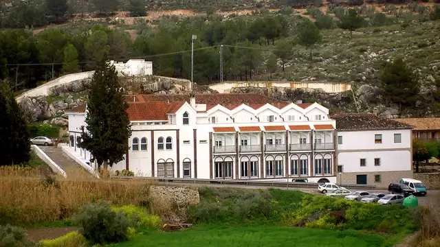 Desconecta en el Balneario de Alicún con cena y circuito incluido