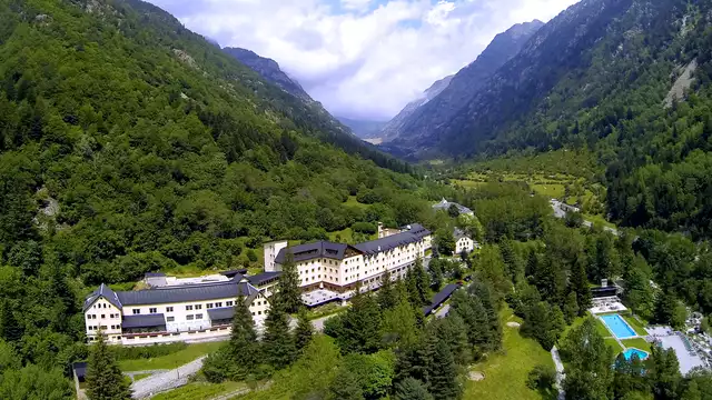 Profitez de la nature des Pyrénées espagnoles à Aigüestortes avec circuit et piscines thermales
