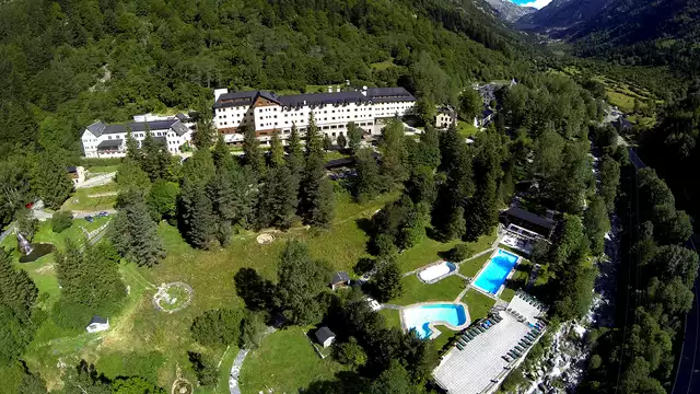 Profitez de la nature des Pyrénées espagnoles à Aigüestortes avec circuit et piscines thermales