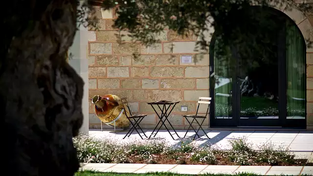 Descubre Salento: ¡Alójate en una finca típica y degusta aceites locales!