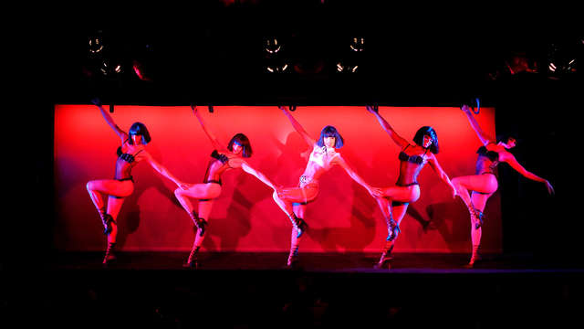 Espectáculo de glamour en Crazy Horse y escapada relax en el corazón de París
