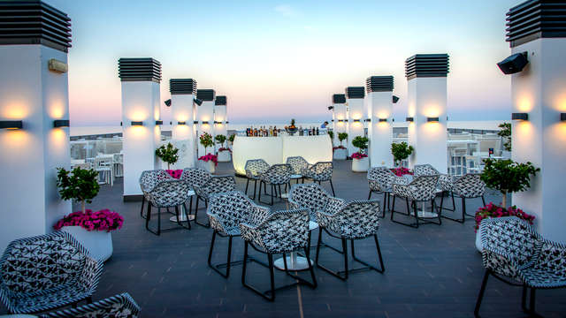 Escapada en hotel moderno de 4* a primera línea de playa con spa y paseo con bicicleta