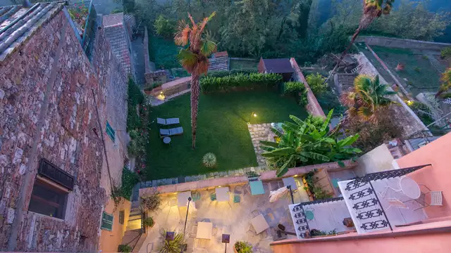 Weekend in Toscane: hotel in superior kamer inclusief ontbijt en uitzicht op de heuvels