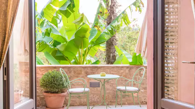 Weekend in Toscane: hotel in superior kamer inclusief ontbijt en uitzicht op de heuvels