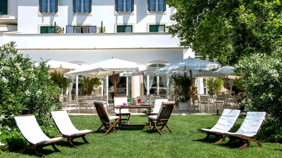 Pension complete dans un bel hotel de charme sur les rives du lac de Sabaudia