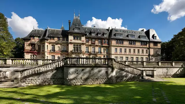 Una parentesi di relax con cena (bevande escluse) in un castello a Chantilly