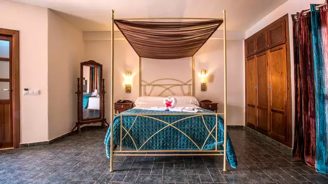 Détendez-vous sur la côte d'Almeria avec accès au spa et demi-pension