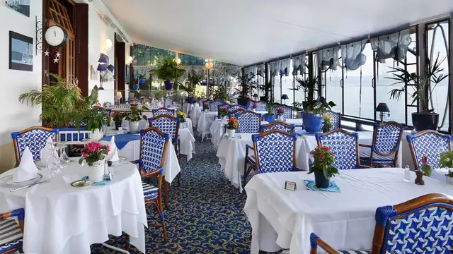 Gastronomía francesa a orillas del lago Lemán, al norte de los Alpes